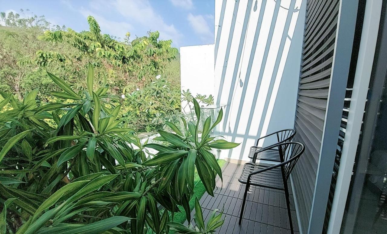 Oceanami Villa Resort: Beachfront Villas with Pool and BBQ in Long Hai Exterior photo